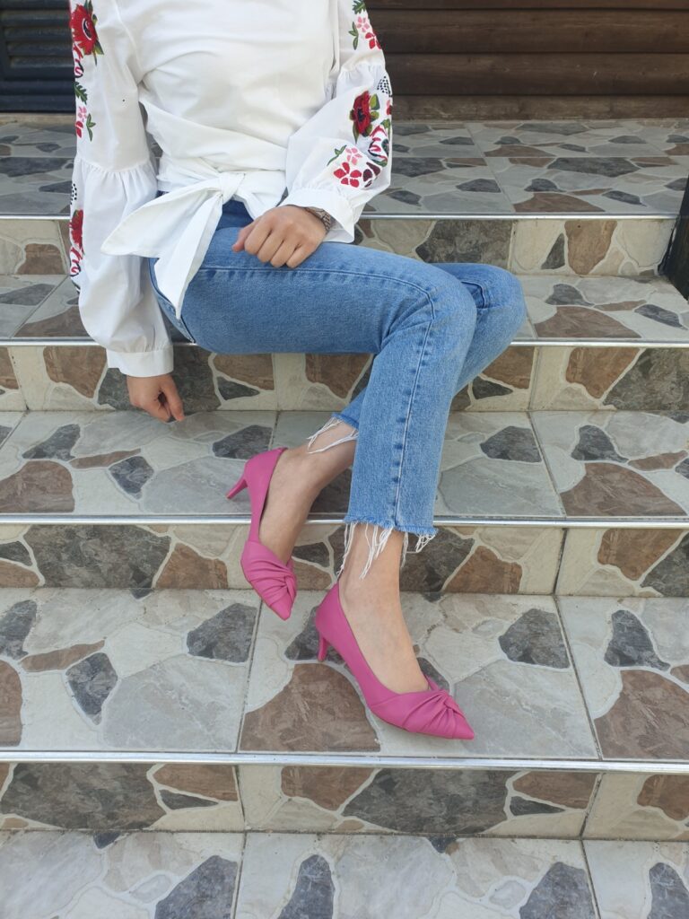 Pembe Deri Kadın Stiletto – 6 cm İnce Topuklu Düğüm Detaylı Günlük Ayakkabı